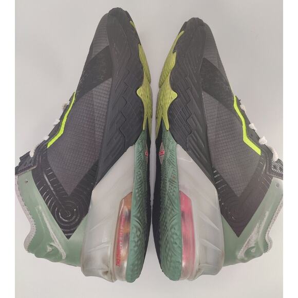 Nike Space Jam Looney Tunes Sz  7y/ 8 Women's - Picture 5 of 10